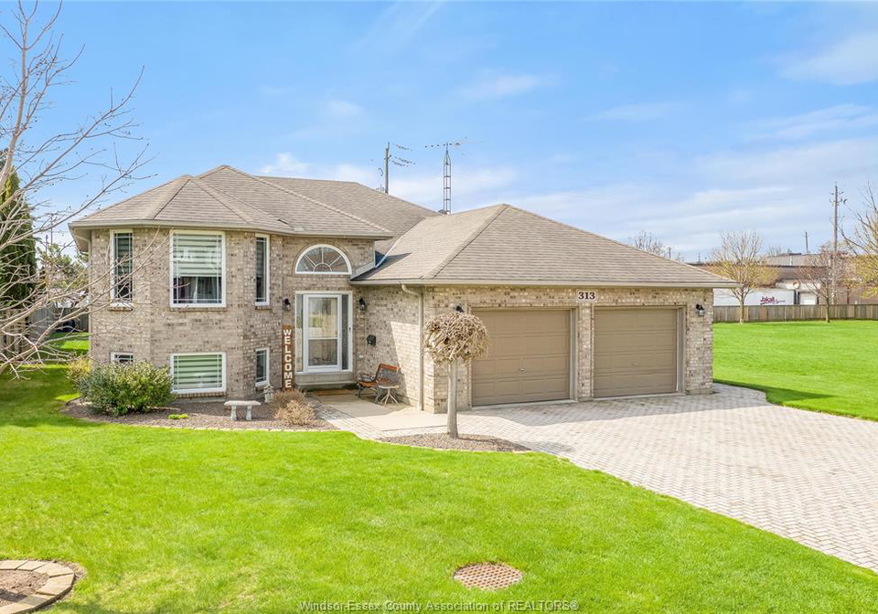 313-applewood-kingsville-ontario-26011072
