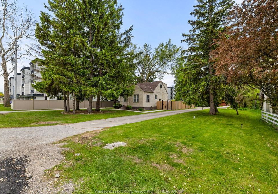 3803-howard-avenue-windsor-ontario-26011081