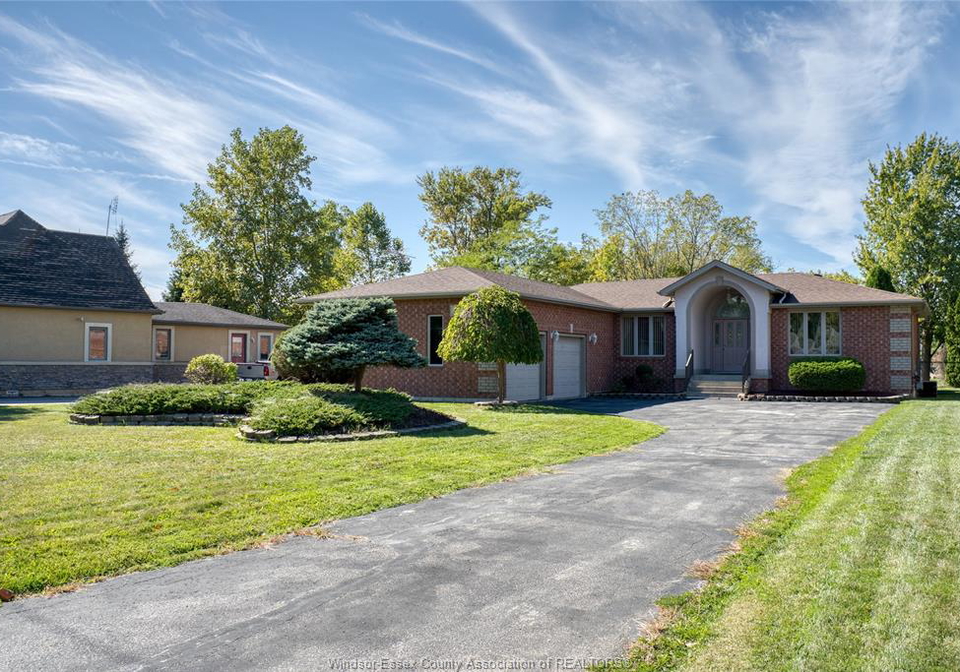 267-east-puce-lakeshore-ontario-26011083