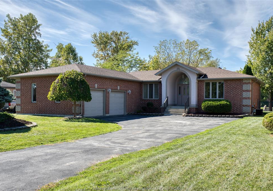 267-east-puce-lakeshore-ontario-26011083