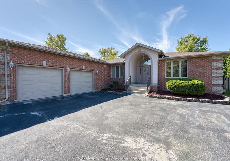 267-east-puce-lakeshore-ontario-26011083