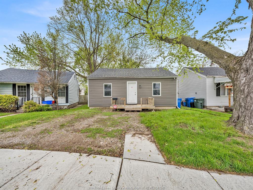 3422-barrymore-windsor-ontario-26011105
