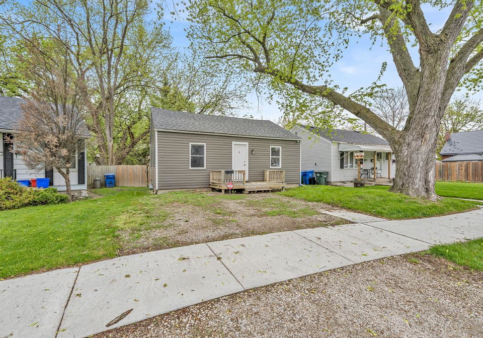 3422-barrymore-windsor-ontario-26011105