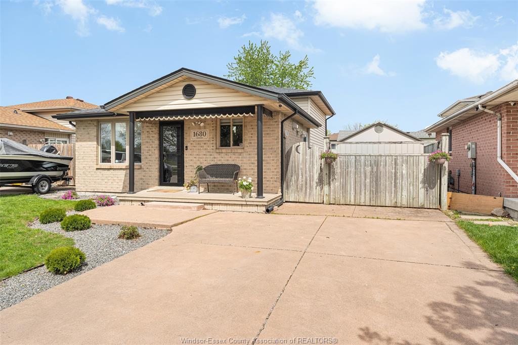 1680-calderwood-avenue-windsor-ontario-26011132