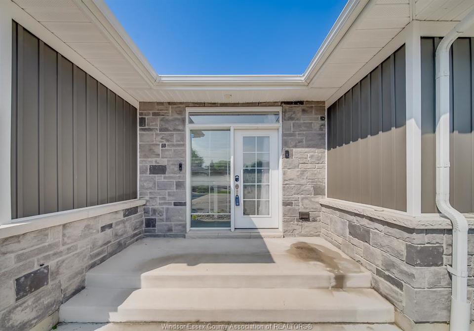 1985-ethan-court-windsor-ontario-26011187