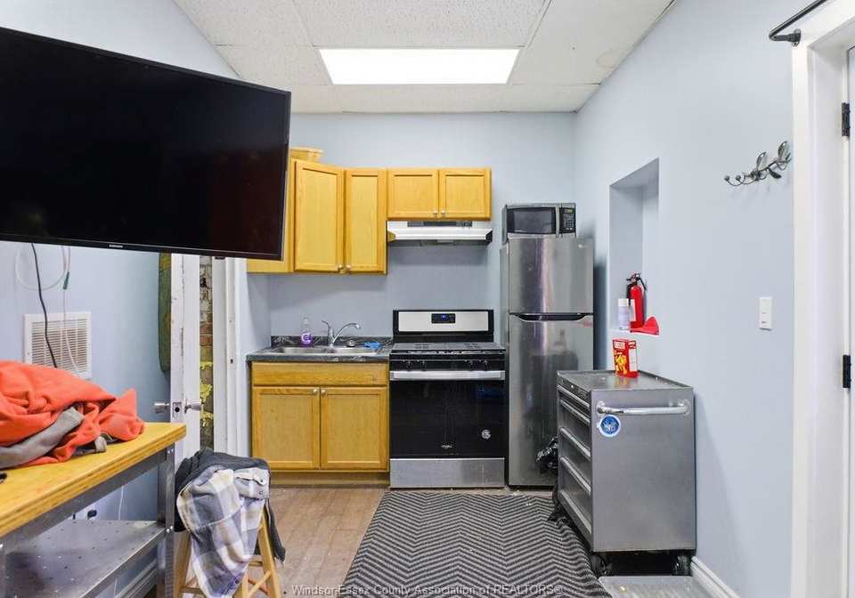 1453-1455-wyandotte-street-windsor-ontario-26011205