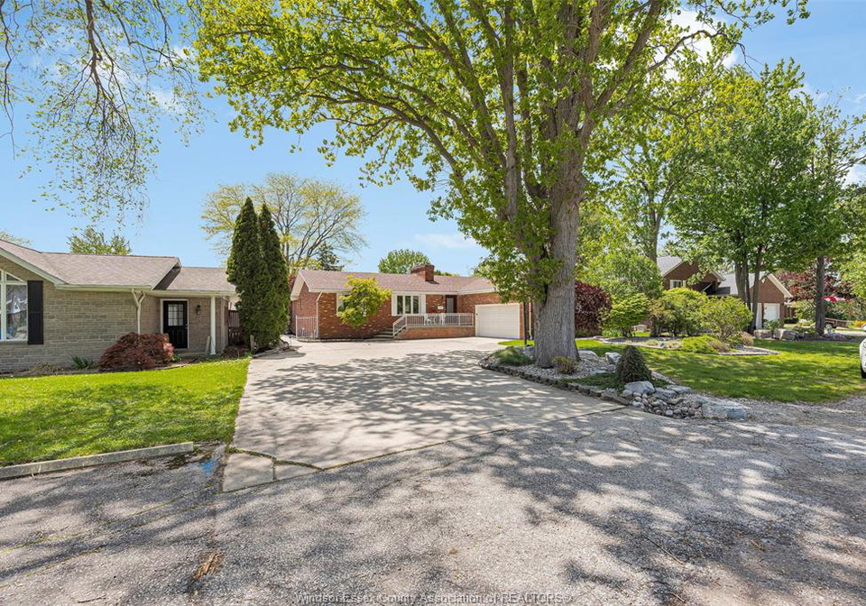 274-irwin-essex-ontario-26011217