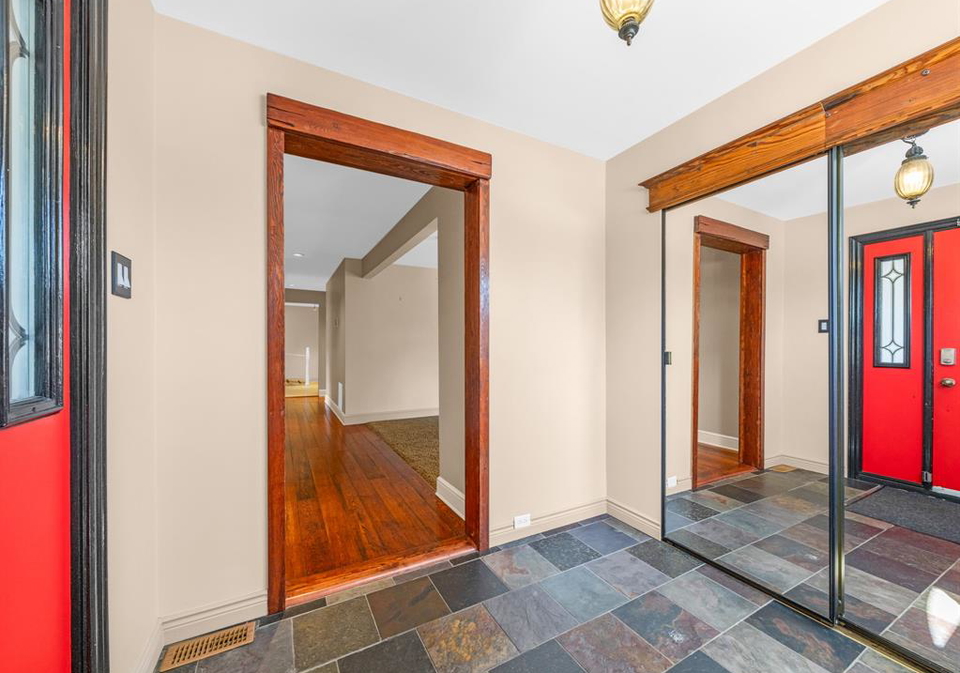923-lauzon-road-windsor-ontario-26011221