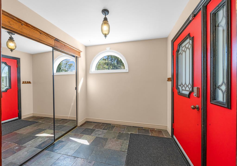 923-lauzon-road-windsor-ontario-26011221