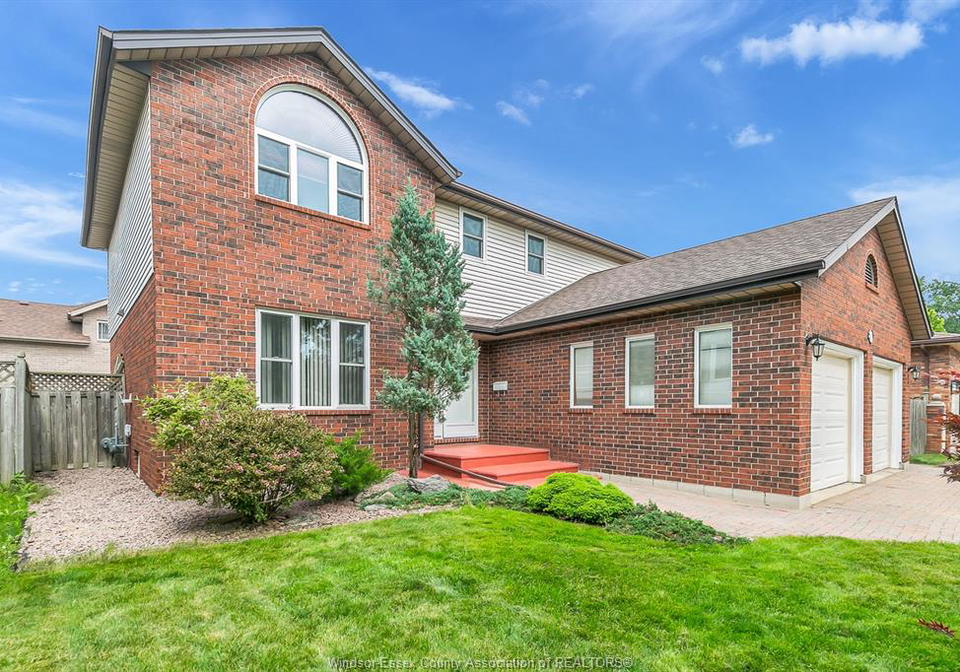 2862-mangin-crescent-windsor-ontario-26011225