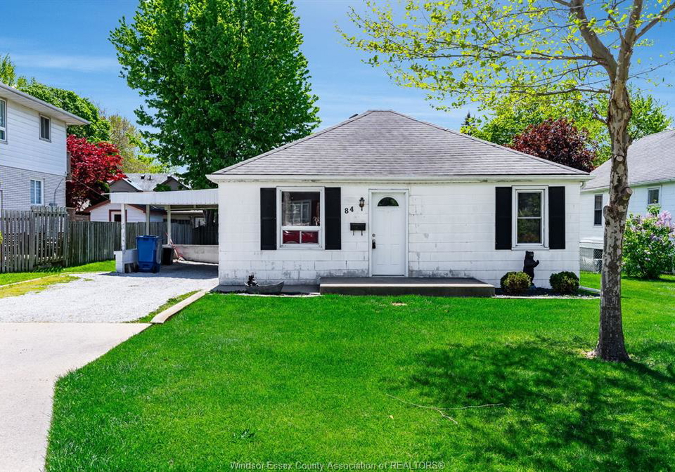 84-robinson-street-leamington-ontario-26011227