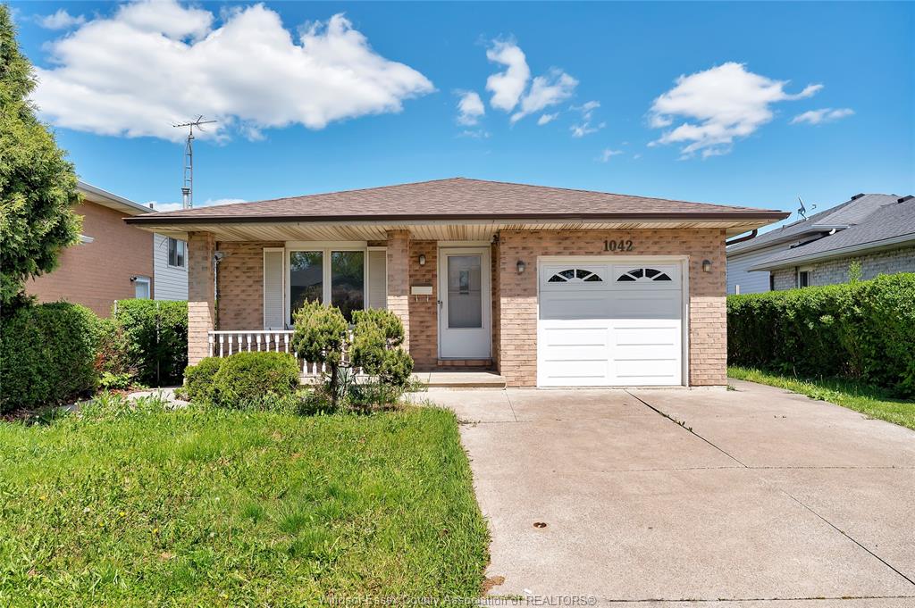 1042-brookview-crescent-windsor-ontario-26011252