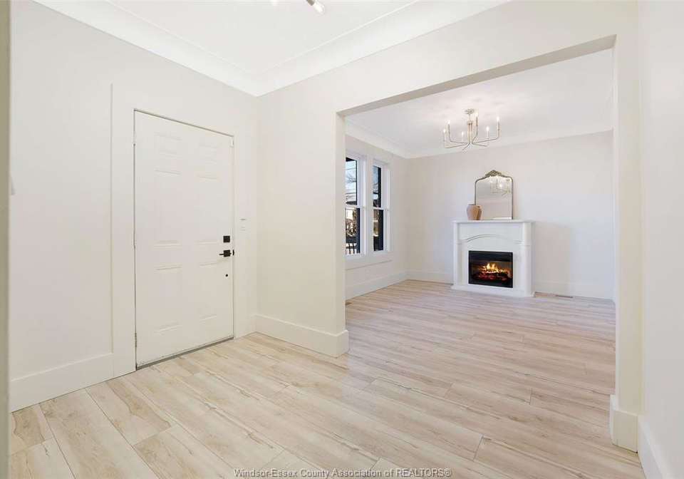 785-hall-main-windsor-ontario-26011286