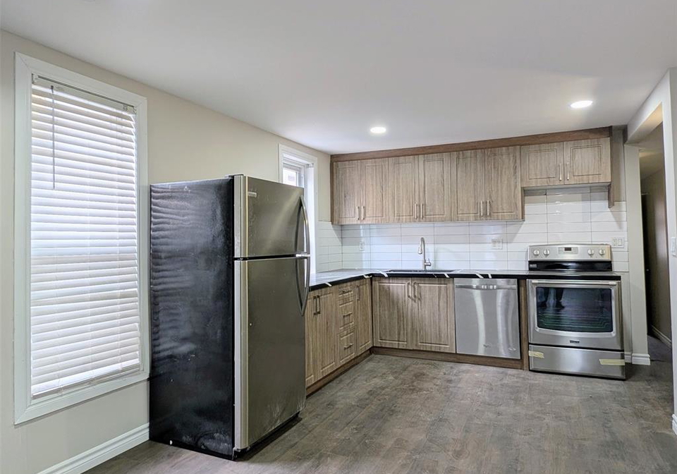 22-university-avenue-east-windsor-ontario-26011288