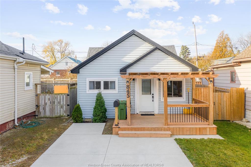 845-arthur-windsor-ontario-26011293