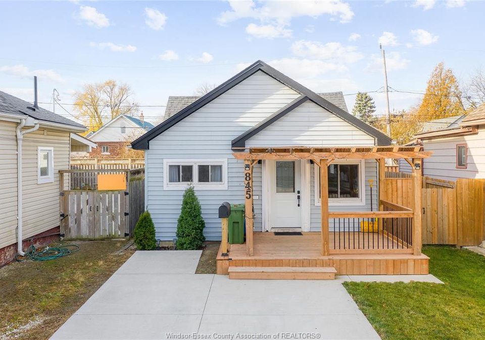 845-arthur-windsor-ontario-26011293