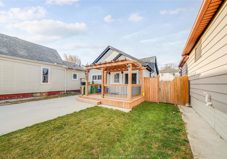 845-arthur-windsor-ontario-26011293