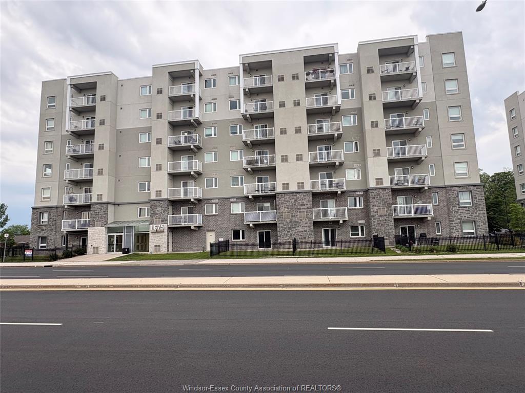 1675-banwell-windsor-ontario-26011309