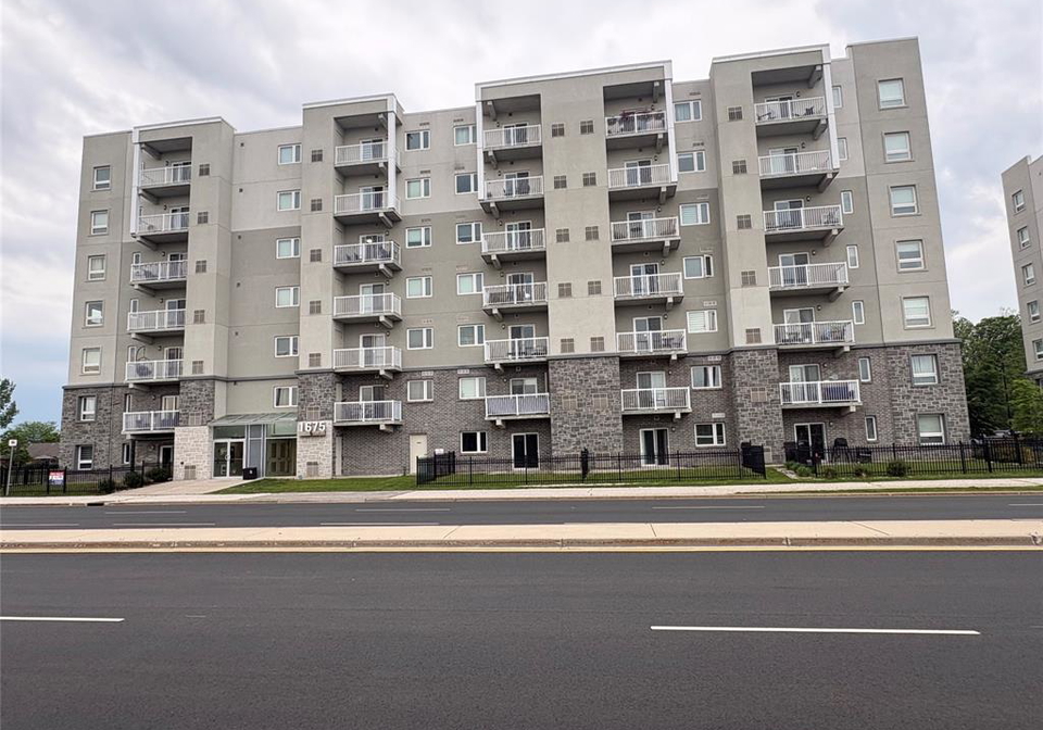 1675-banwell-windsor-ontario-26011309