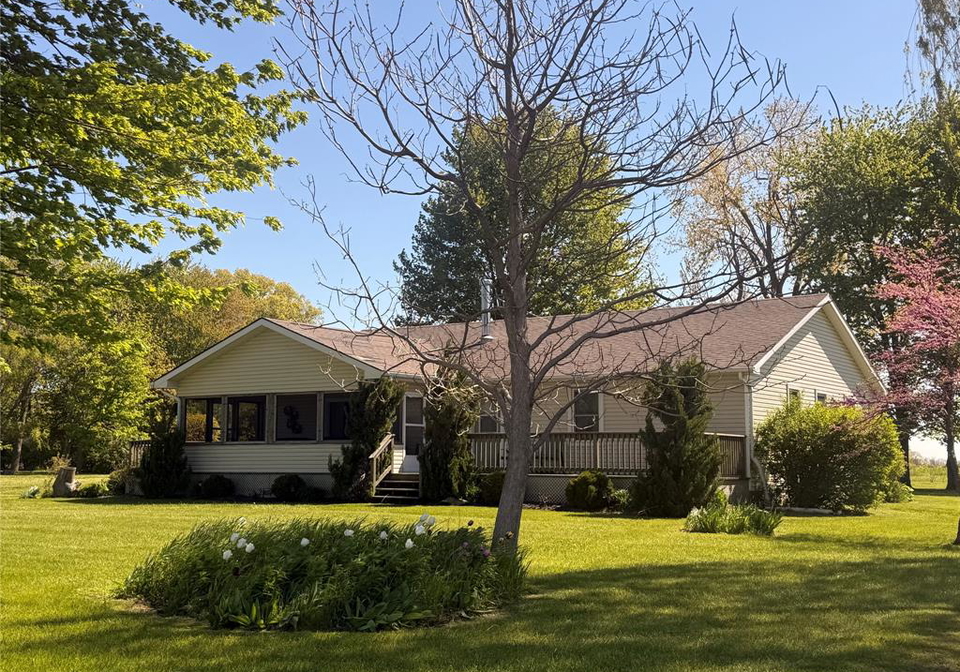 945-west-shore-road-pelee-island-ontario-26011311