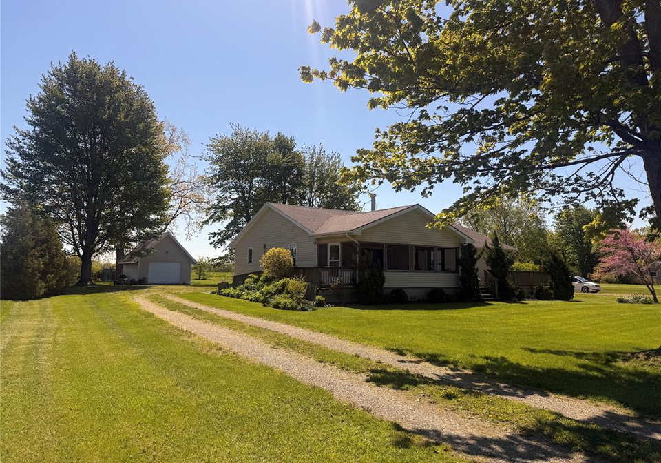 945-west-shore-road-pelee-island-ontario-26011311