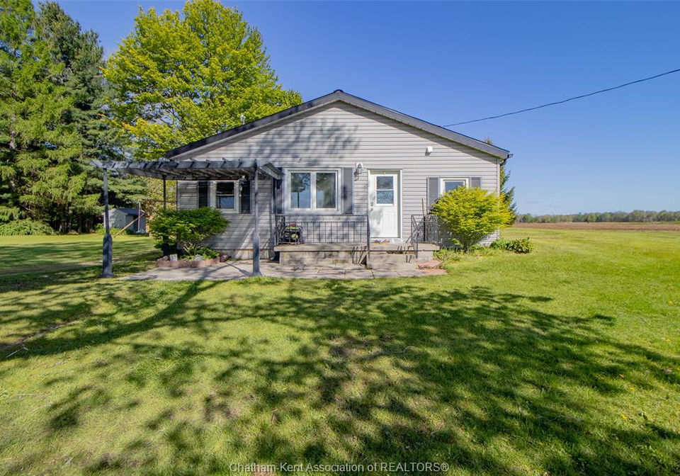 1244-coltsfoot-drive-newbury-ontario-26011316