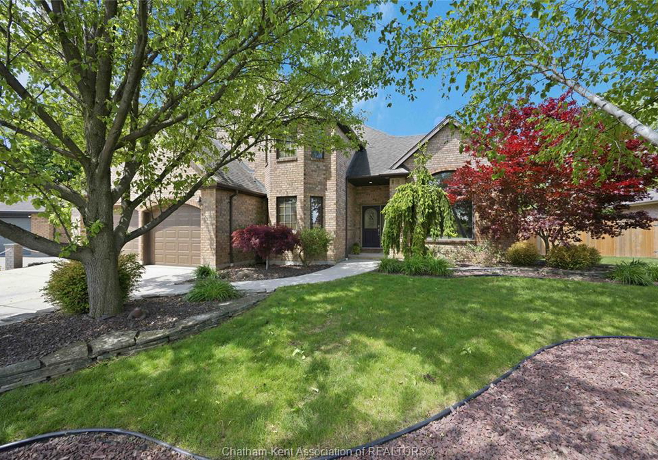 6-piccadilly-court-wallaceburg-ontario-26011318