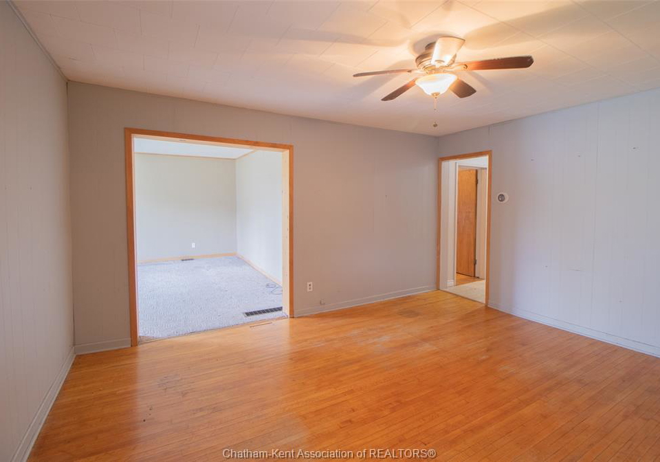 330-nelson-street-wallaceburg-ontario-26011346