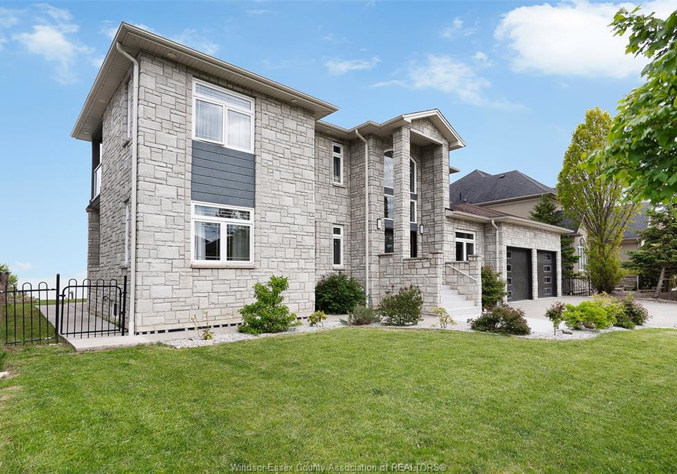 300-shoreview-circle-windsor-ontario-26011352