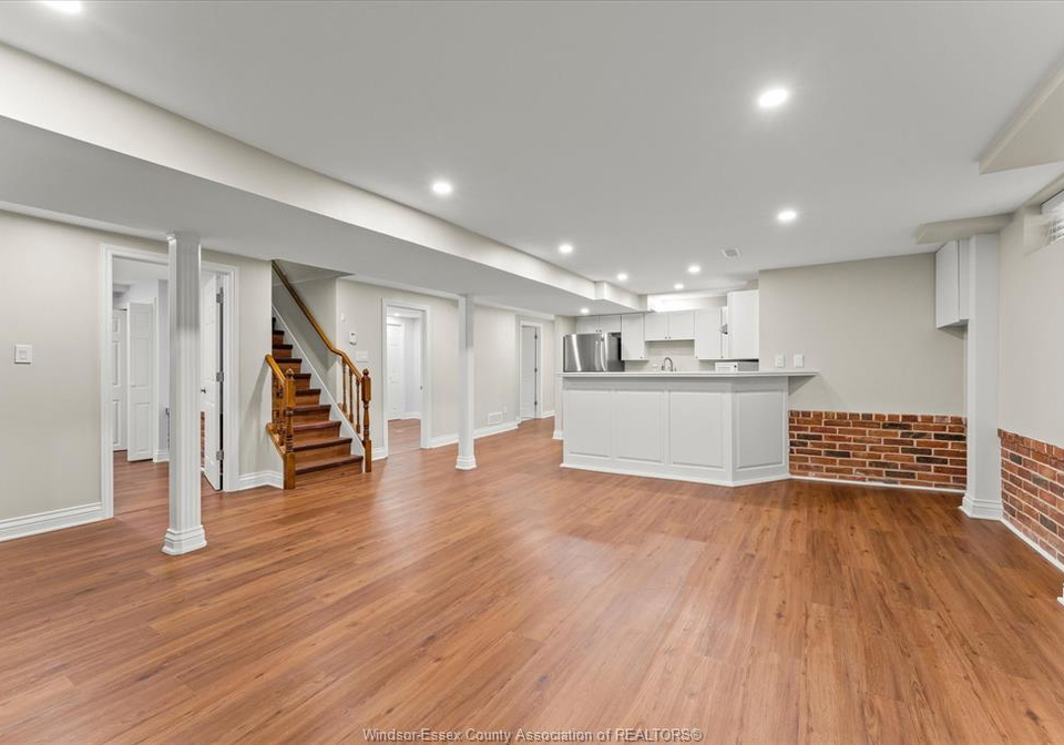 4531-pleasant-place-windsor-ontario-26011368