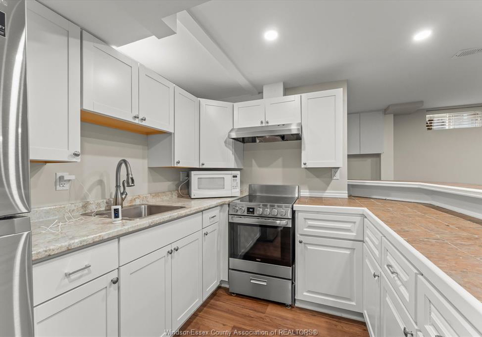 4531-pleasant-place-windsor-ontario-26011368