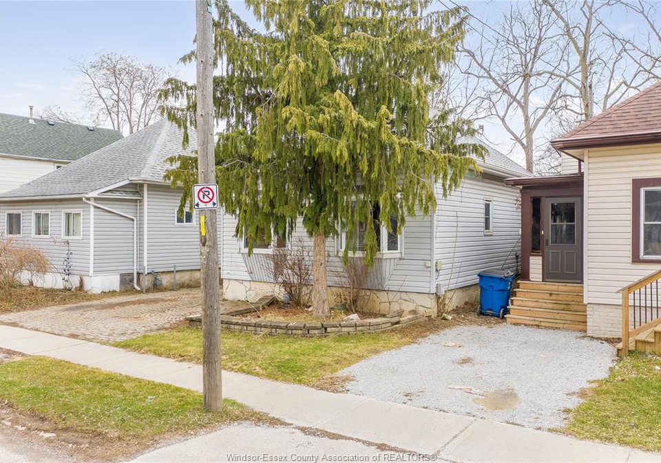194-harvey-street-chatham-ontario-26011398