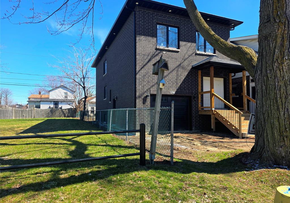 1280-dufferin-place-windsor-ontario-26011405
