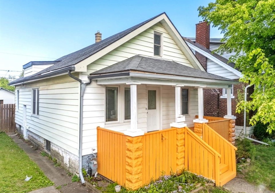 1054-felix-avenue-windsor-ontario-26011412