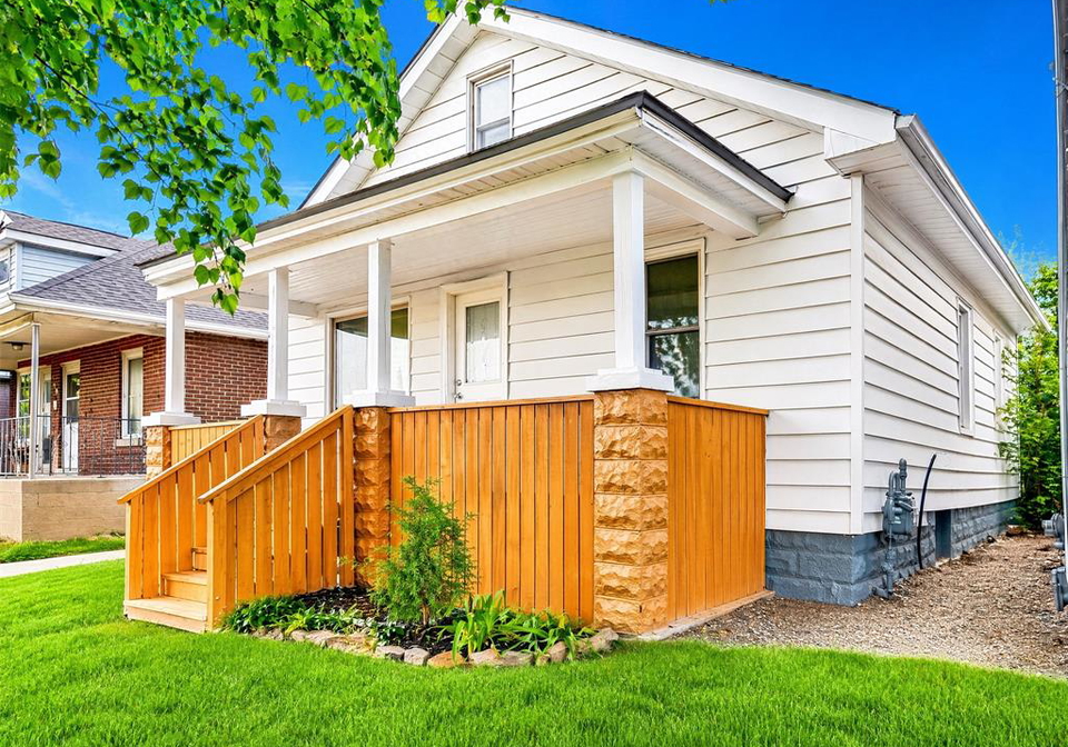 1054-felix-avenue-windsor-ontario-26011412