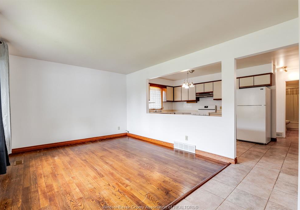 11-elizabeth-crescent-leamington-ontario-26011414