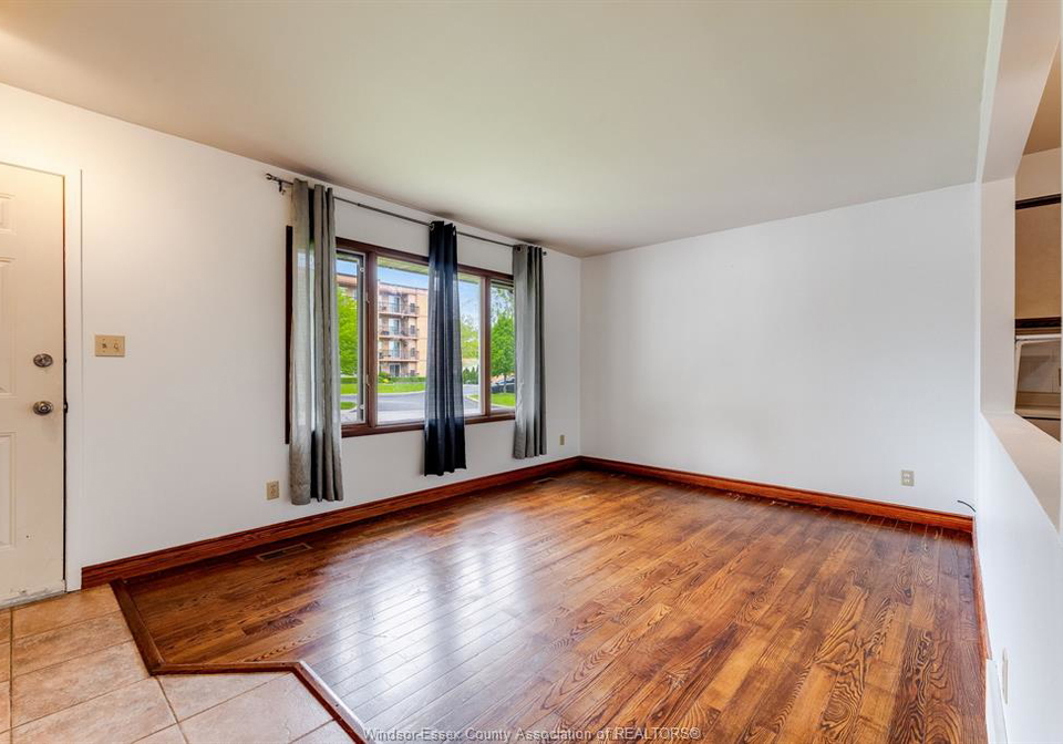 11-elizabeth-crescent-leamington-ontario-26011414
