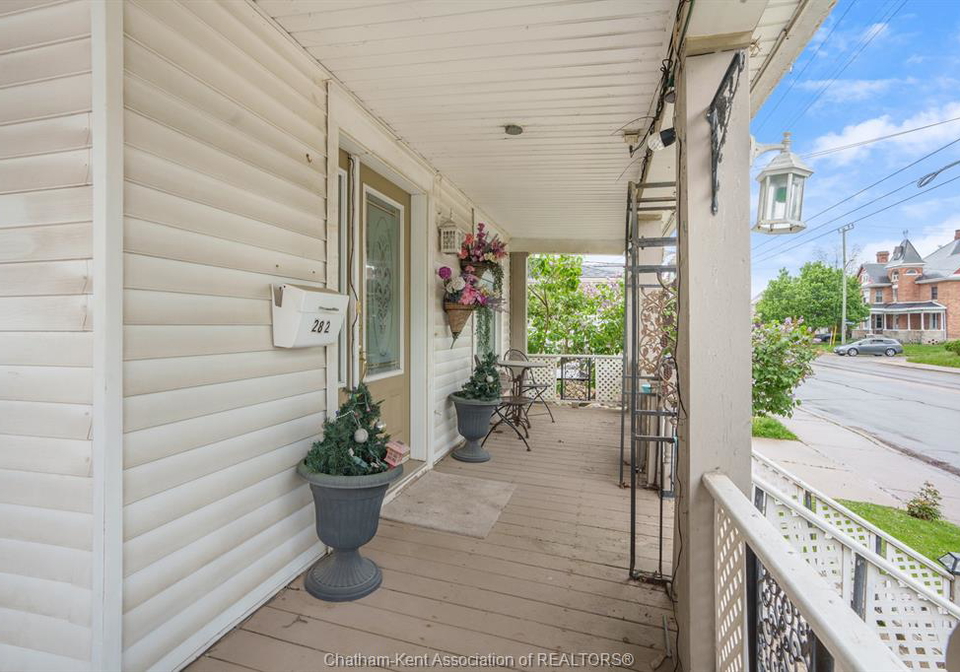 282-queen-street-chatham-ontario-26011452