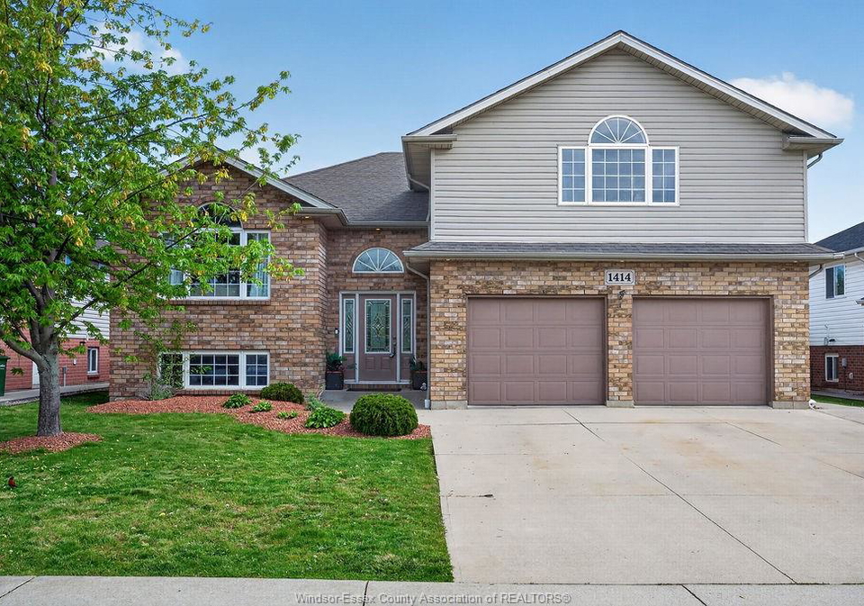 1414-girard-drive-lakeshore-ontario-26011481