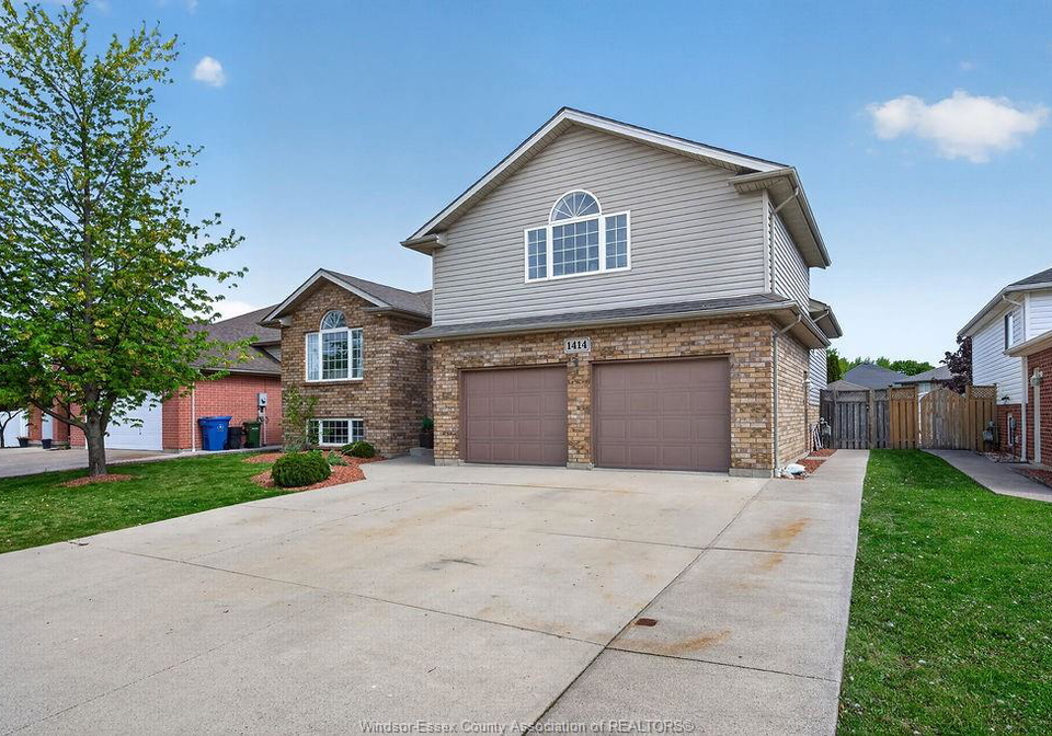 1414-girard-drive-lakeshore-ontario-26011481