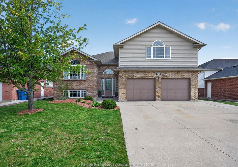 1414-girard-drive-lakeshore-ontario-26011481