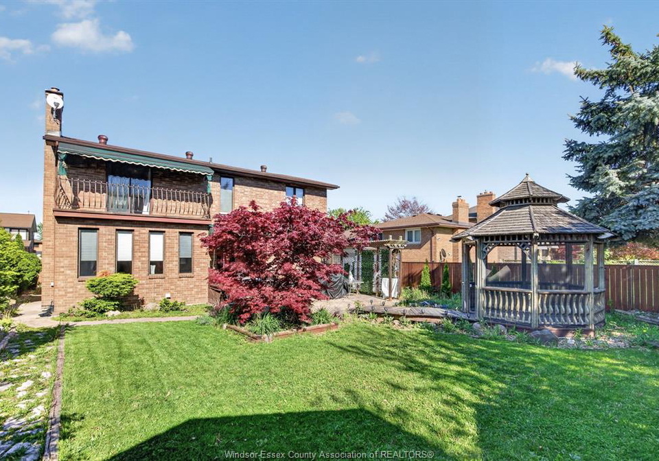 2821-lionel-windsor-ontario-26011483