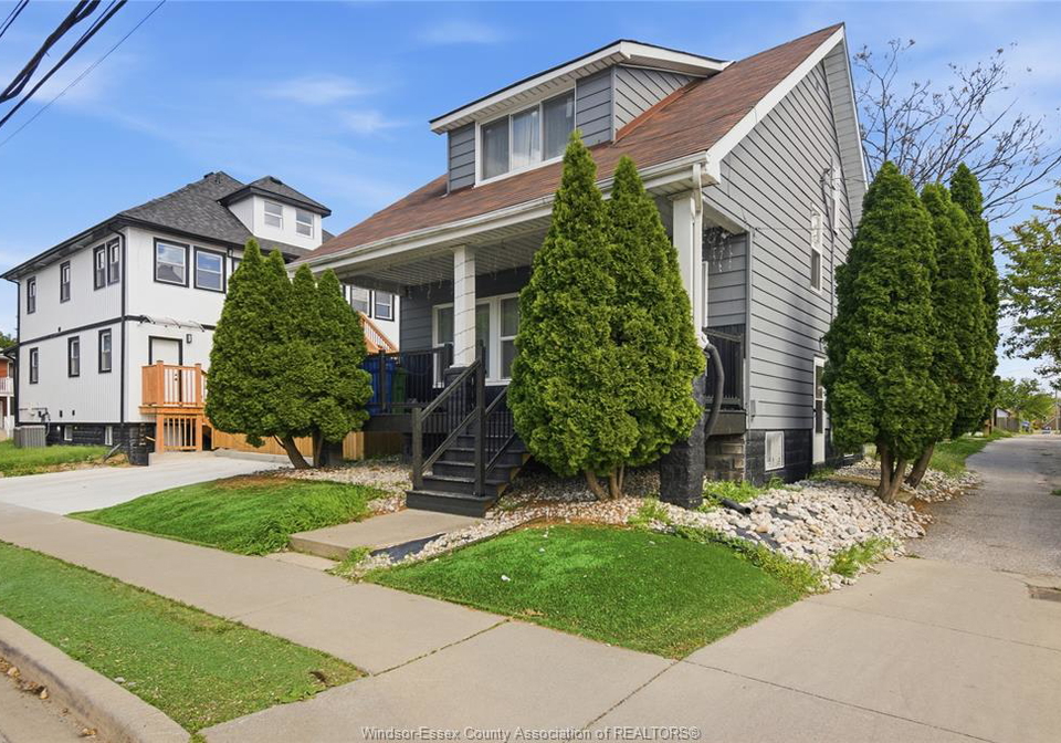 1255-assumption-windsor-ontario-26011487