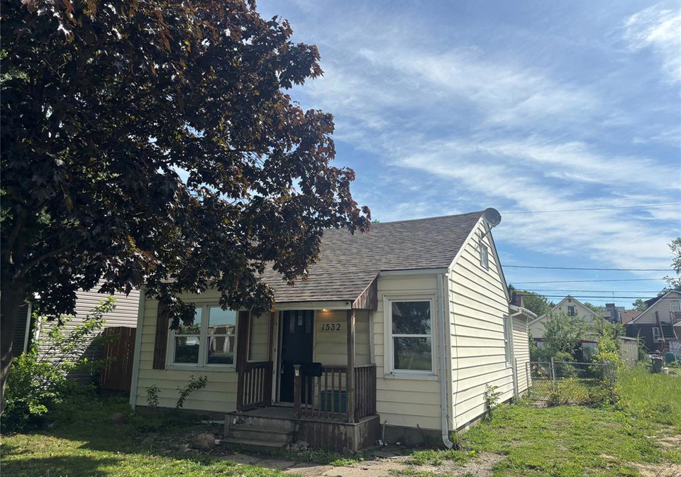 1532-janette-windsor-ontario-26011504