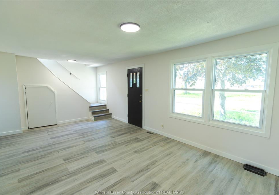 1532-janette-windsor-ontario-26011504
