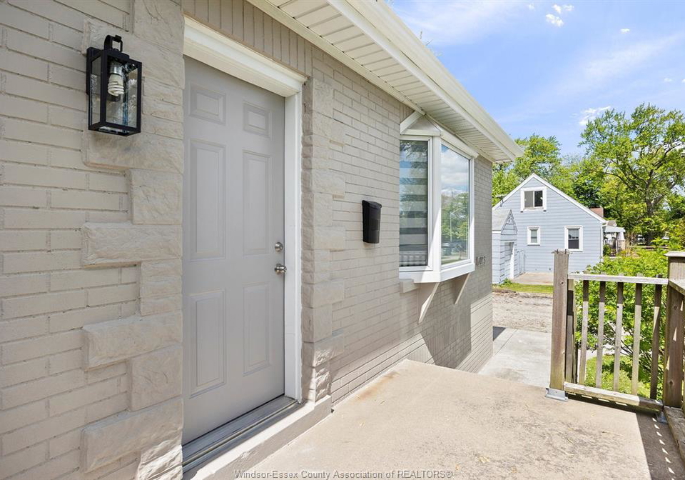 1073-jefferson-windsor-ontario-26011507