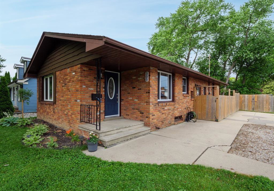 305-edgewater-boulevard-tecumseh-ontario-26011541
