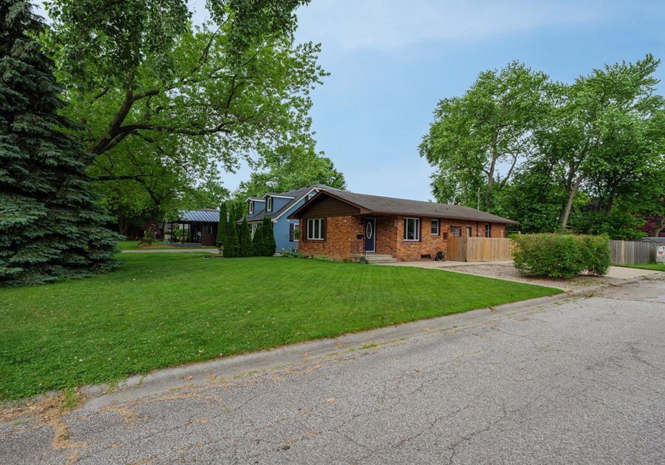 305-edgewater-boulevard-tecumseh-ontario-26011541