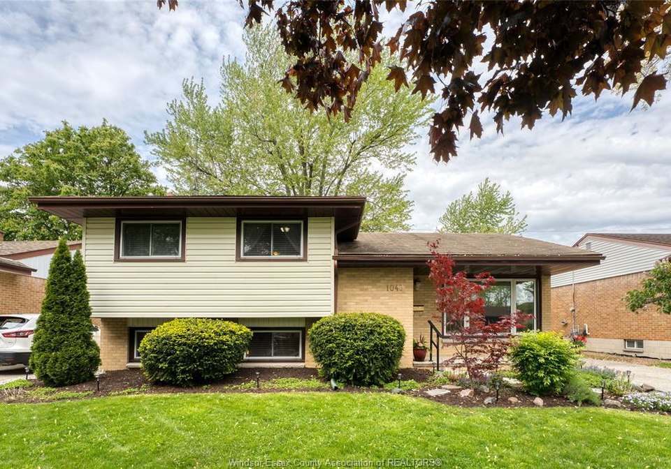 1043-westchester-drive-windsor-ontario-26011546