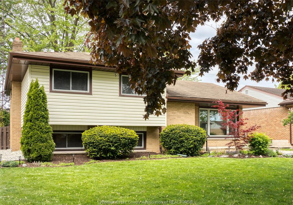 1043-westchester-drive-windsor-ontario-26011546